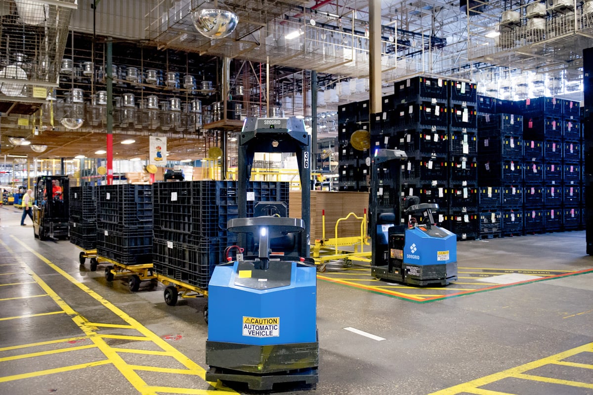 seegrid-palion-tow-tractors-in-facility-04